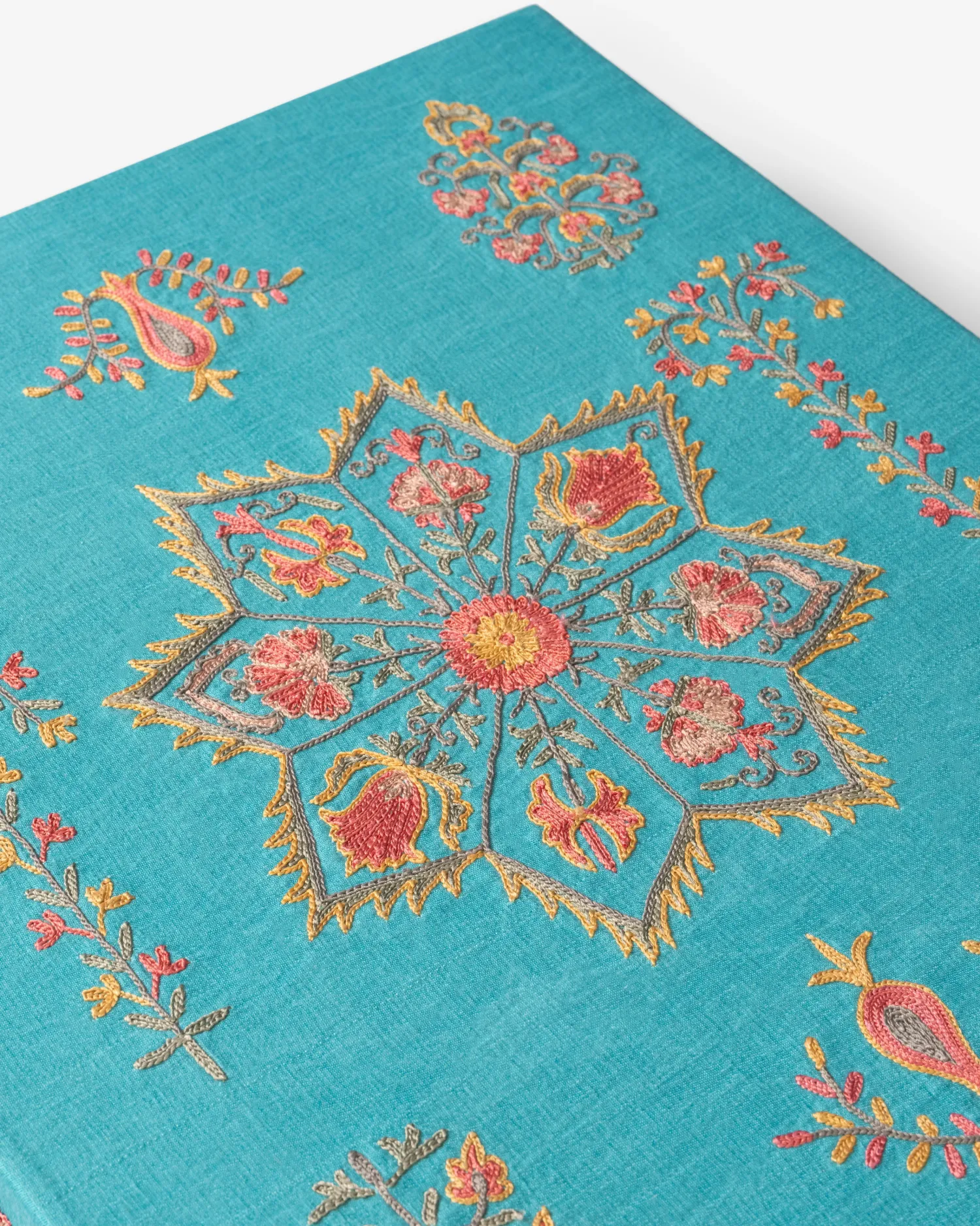 Uzbekistan Living Treasures: Celebration of Craftsmanship (Special Edition)^ASSOULINE Best